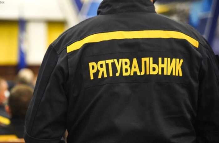 У Мережі повідомляють про влучання по житловому будинку в Києві