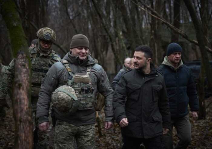 Зеленський прибув на Запорізький напрямок і відвідав військових дивізіону HIMARS