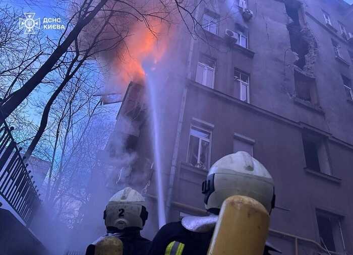 Уламки російських дронів впали у двох районах Києва: четверо постраждалих