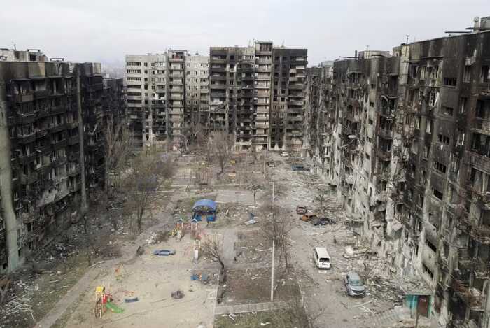 У Маріуполі на місці знесених будинків росіяни хочуть звести новий квартал