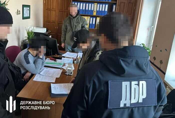 Суддю з Житомирщини обвинувачують у передачі батькові конфіденційної інформації слідства