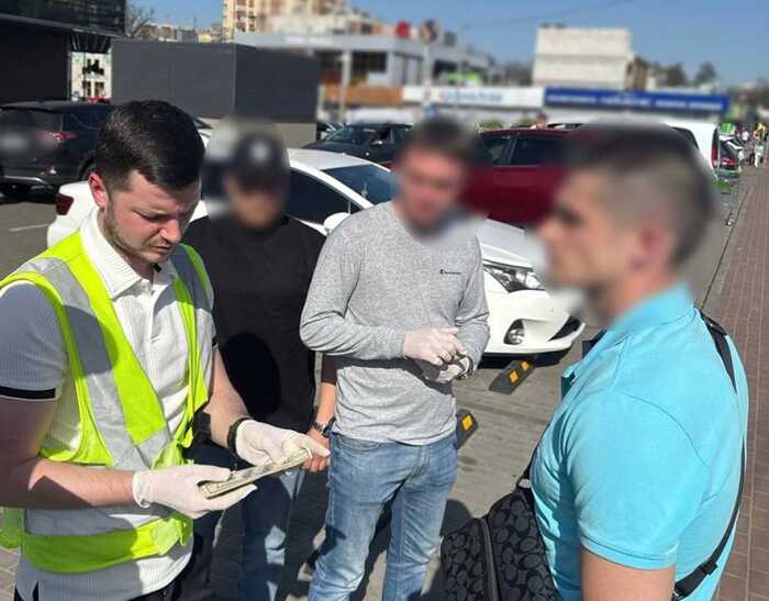 $15 000 за “незручності”: з’явилися подробиці затримання посадовця КМДА на хабарі за вирішення земельного питання
