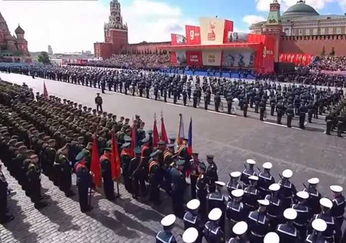 Військовий парад Путіна у 2025 році виявився значно скромнішим за минулі