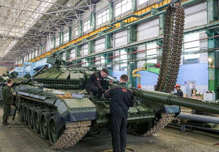 Росія нарощує виробництво військової техніки, — The Economist