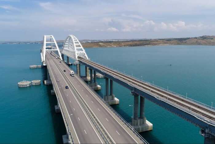 СБУ втретє завдала удару по Кримському мосту: вибух стався під водою