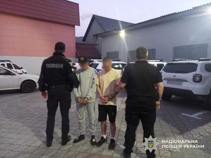 На Закарпатті правоохоронці затримали двох осіб, підозрюваних у зґвалтуванні неповнолітньої