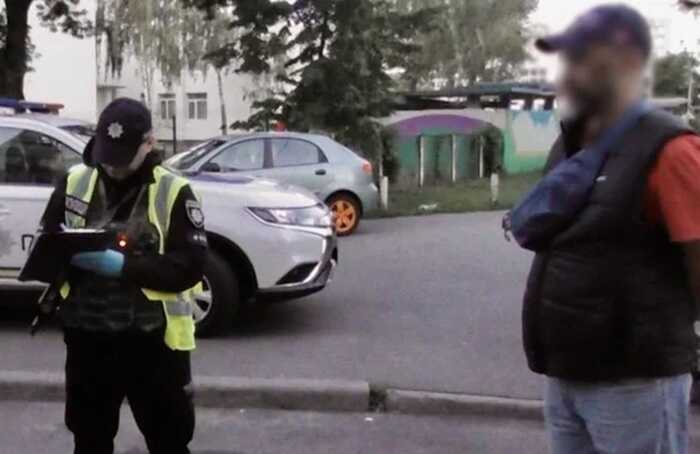 У Києві чоловік «зробив зауваження» підліткам і почав стріляти в їхній бік