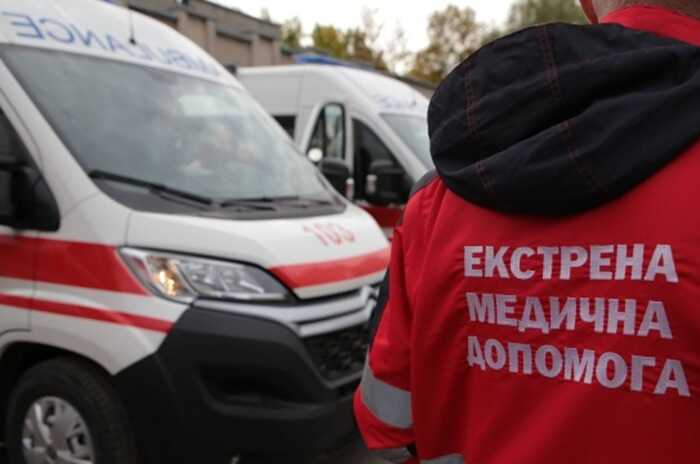 Окупанти ввечері вдарили ракетою по селу на Сумщині, двоє поранених